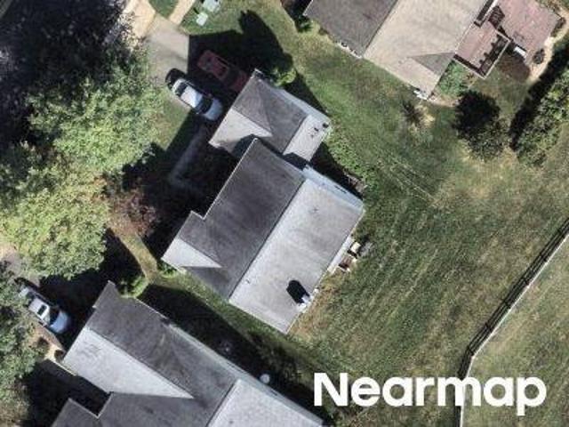 House for sale in Lakepoint, Round Hill