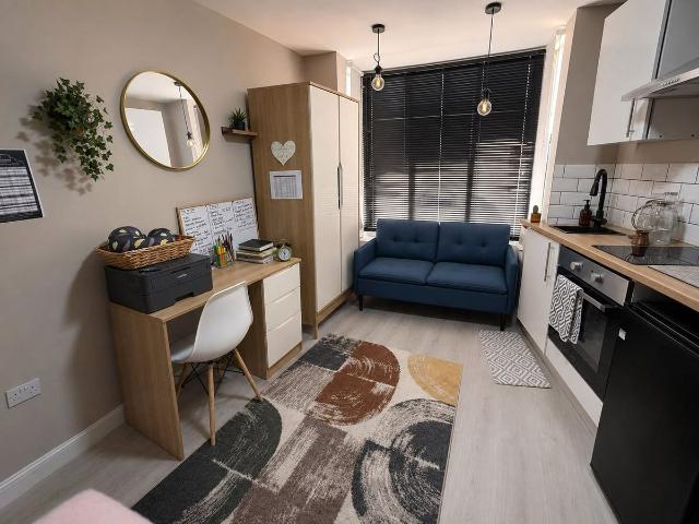 Studio for rent in Stirchley, West Midlands