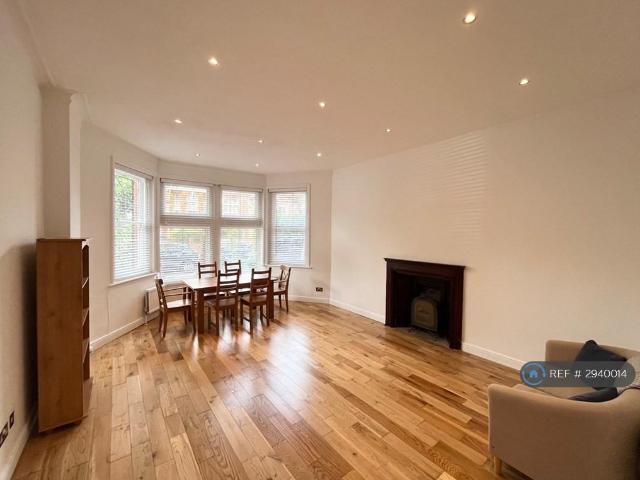 Apartment for rent in Mapesbury, Greater London