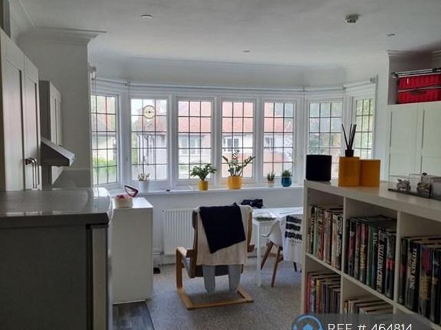 Apartment for rent in Mapesbury, Greater London