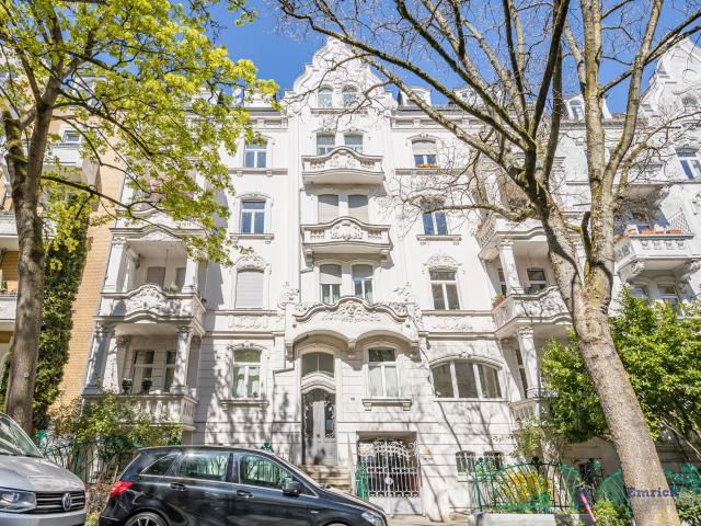 Dachgeschosswohnung kaufen in Westend / Bleichstraße, Wiesbaden