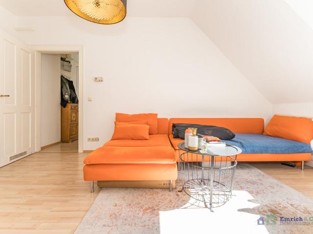 Dachgeschosswohnung kaufen in Westend / Bleichstraße, Wiesbaden