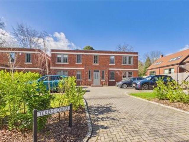House for sale in Heol-las, Surrey