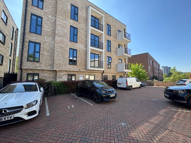 Apartment for rent in Colindale, Greater London