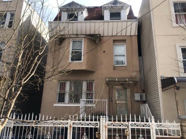 House for sale in The Bronx, Arverne