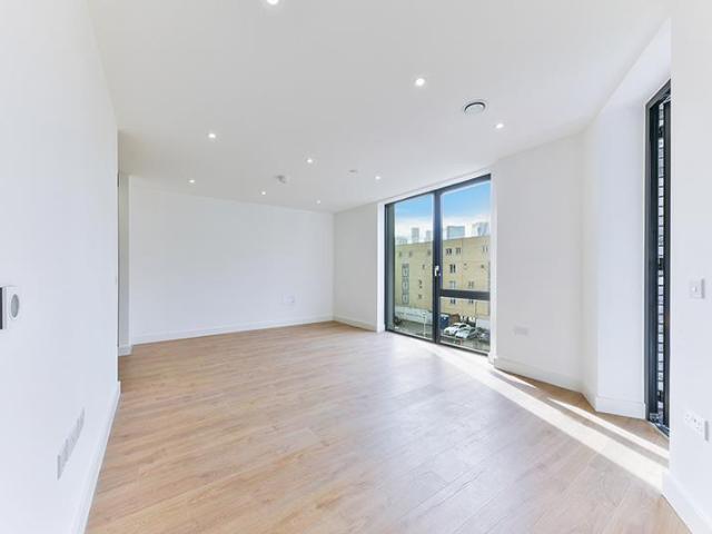 House for rent in Aberfeldy Village, Blackwall