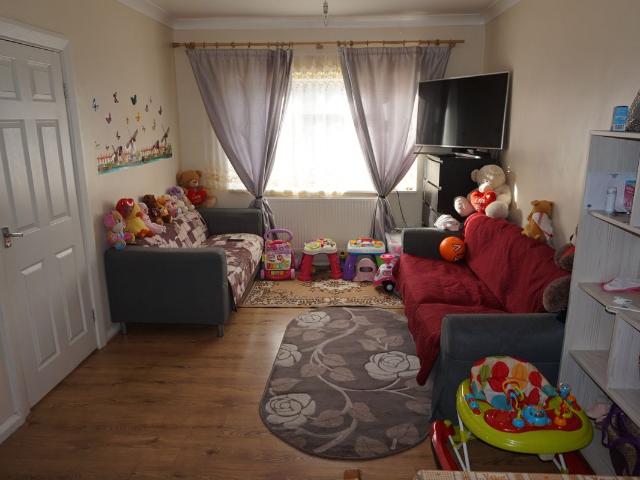 House for rent in Charlton, Greater London