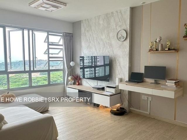 Detached House for sale in Alexandra Road