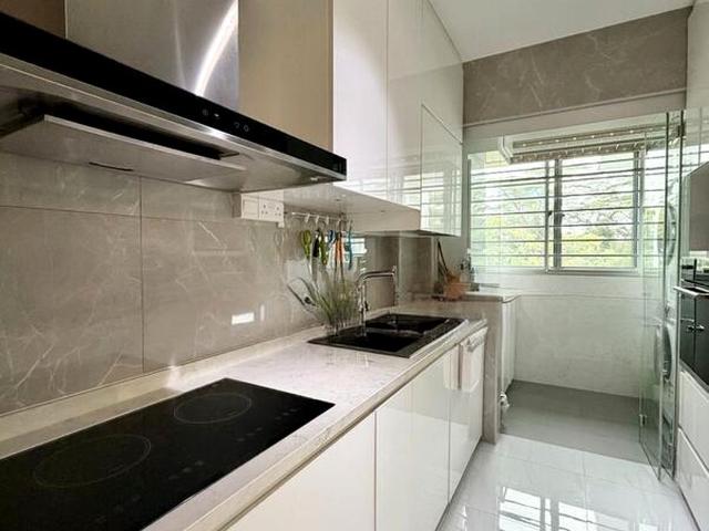Detached House for sale in Alexandra Road