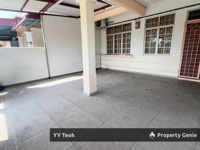 Terraced House for sale in Malaka