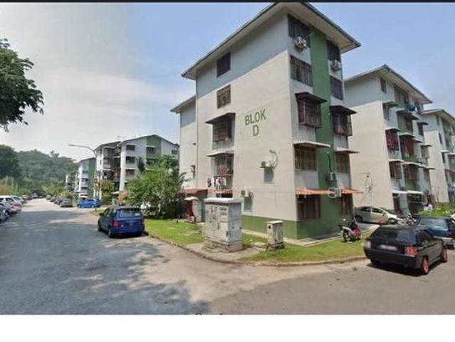 Flat for sale in Seri Kembangan, Majlis Bandaraya Subang Jaya
