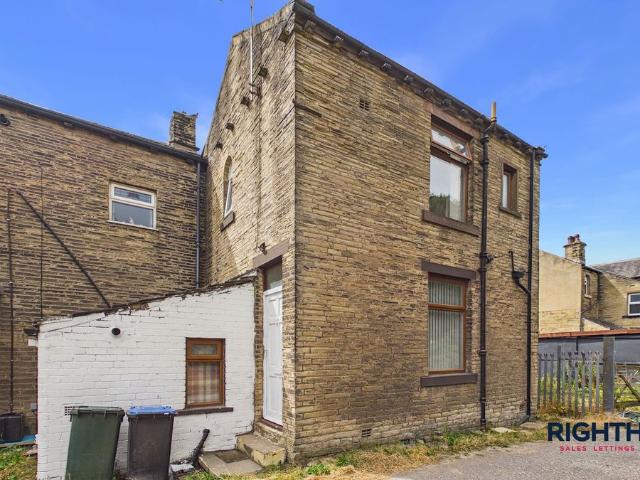 House for rent in Lower Wyke, West Yorkshire