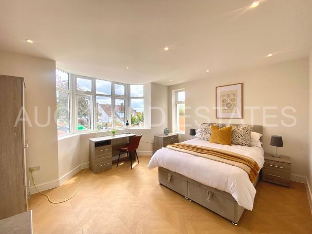 Studio for rent in Oakmere, Potters Bar