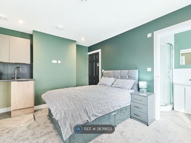 Room for rent in Porthill, Butterton