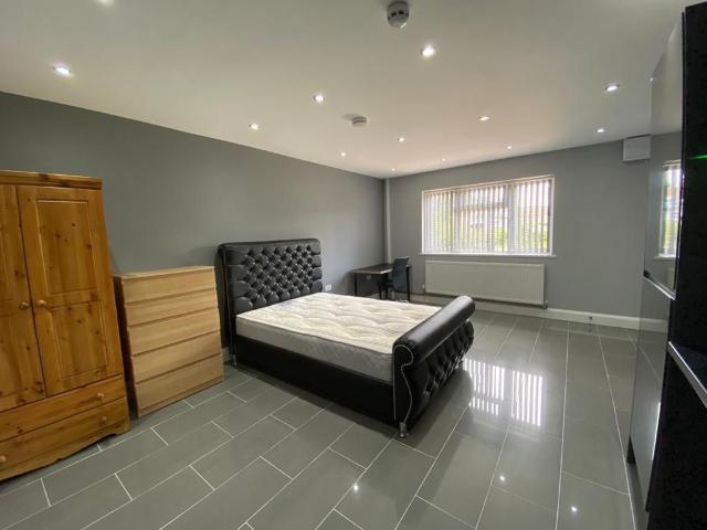 Studio for rent in Canley, West Midlands