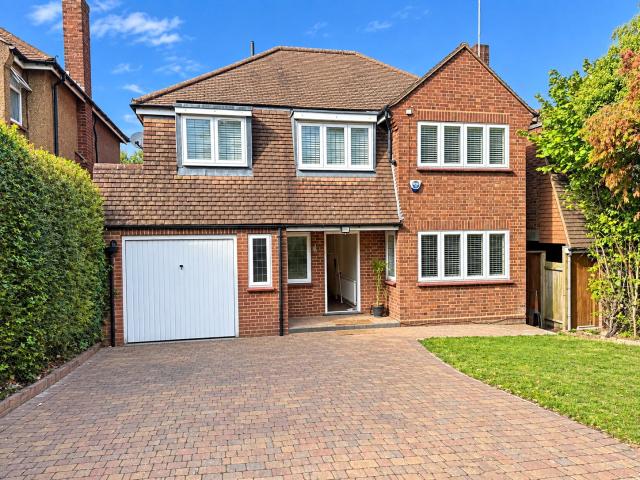 House for rent in Oakleigh Park, Greater London