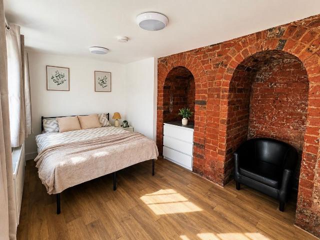 Studio for rent in Little London, Willenhall