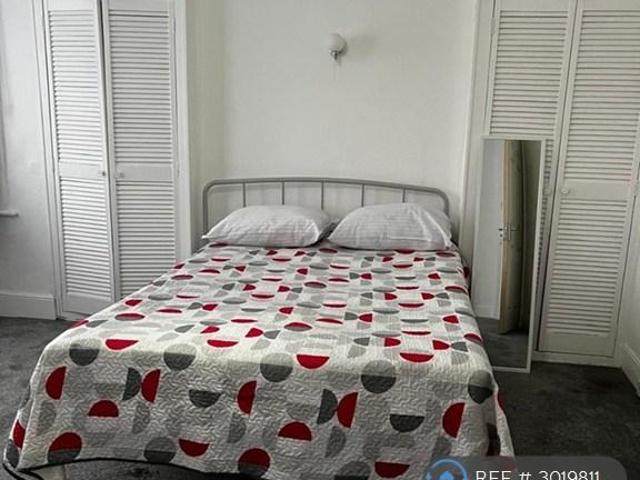 House for rent in London Borough of Hounslow, Greater London