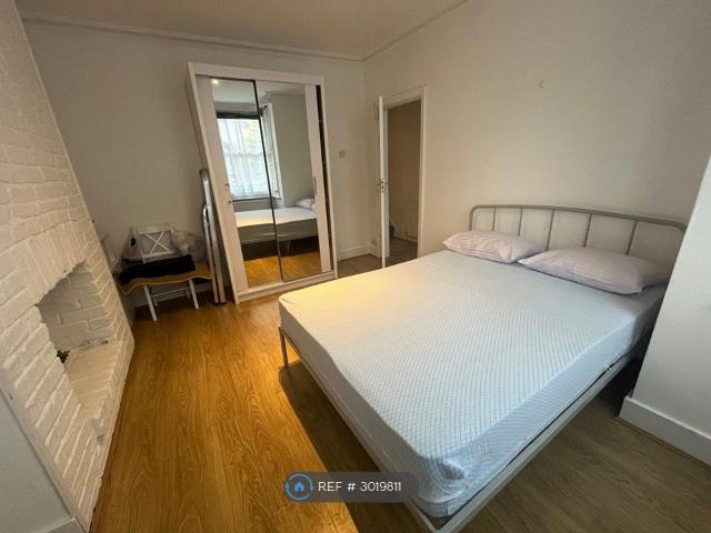 House for rent in London Borough of Hounslow, Greater London