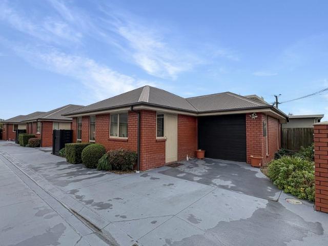 House for rent in Chaslands, Canterbury