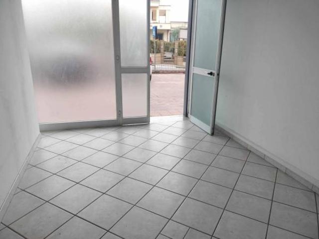 Locale Commerciale in affitto a Carlentini, Sicilia