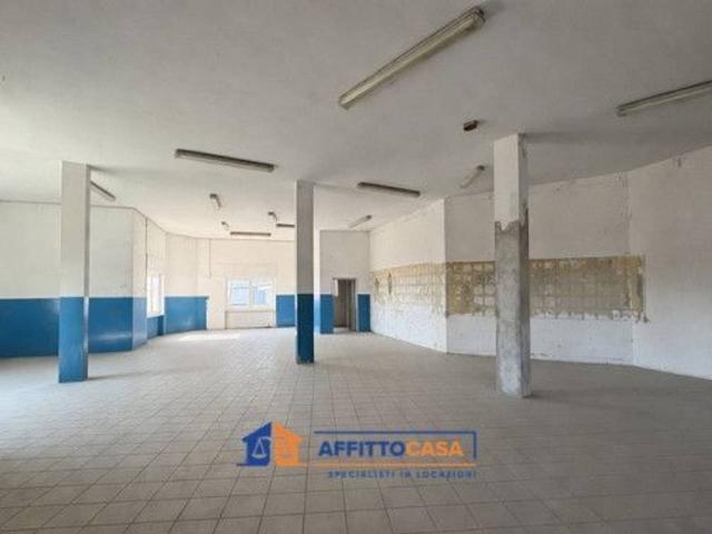 Locale Commerciale in affitto a Piemonte, Cuneo