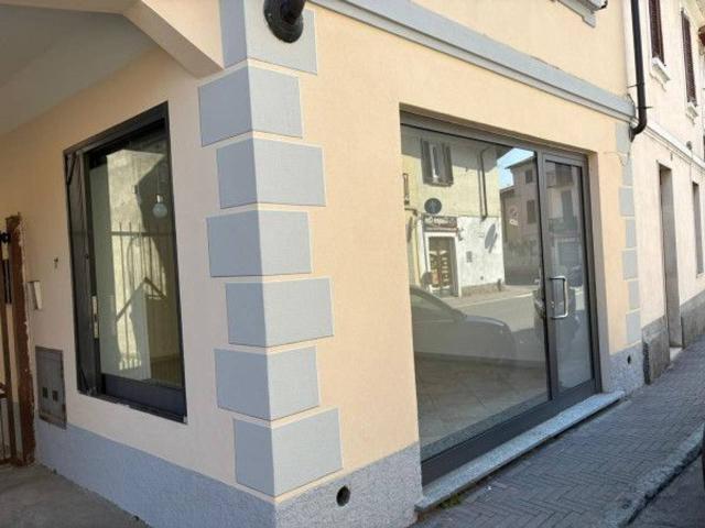 Locale Commerciale in affitto a Casorate Primo, Lombardia