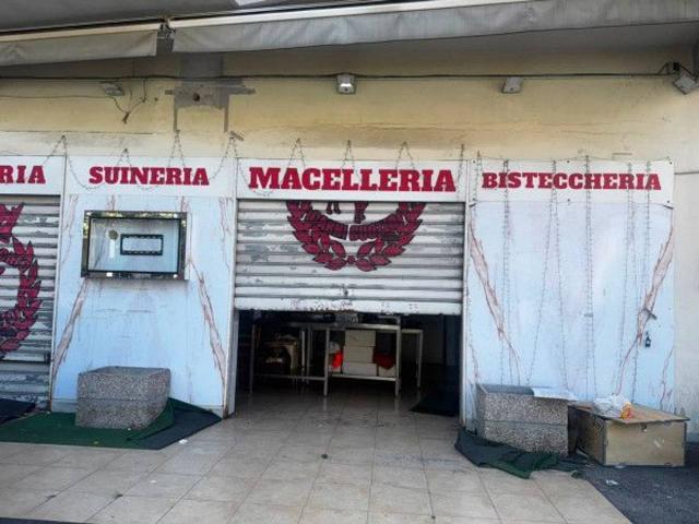 Locale Commerciale in affitto a Giugliano In Campania, Campania