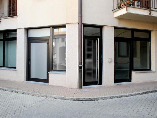 Locale Commerciale in affitto a Guanzate, Lombardia