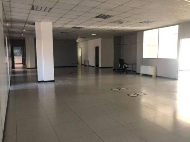 Locale Commerciale in affitto a Oltresempione, Legnano