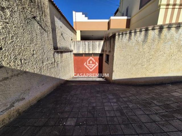 Locale Commerciale in affitto a Maddaloni, Campania