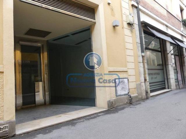 Locale Commerciale in affitto a Corso Nord, Ravenna