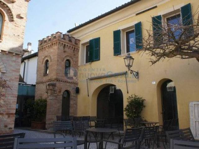 Locale Commerciale in affitto a Corso Nord, Ravenna