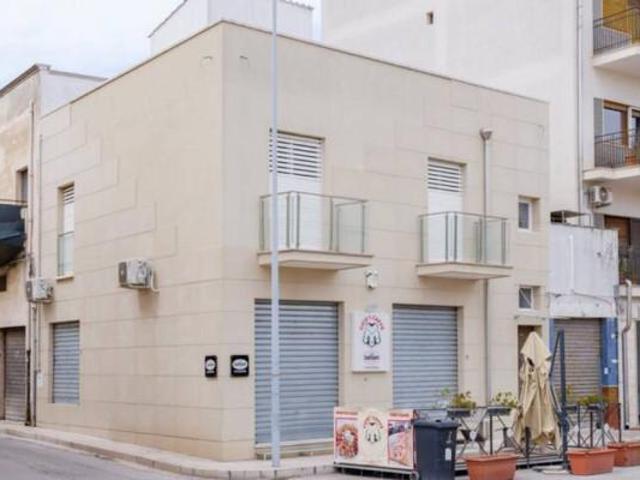 Locale Commerciale in affitto a Puglia, Taranto