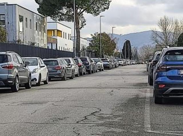 Locale Commerciale in vendita a Case Nuove di Ceciliano, Palazzo Del Pero