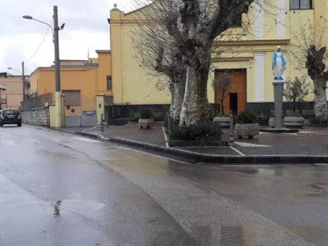 Locale Commerciale in vendita a Caporivo, Castellammare Di Stabia