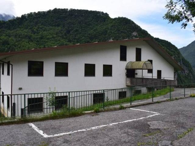 Locale Commerciale in vendita a Comunità Montana della Valle Brembana, Zambla Bassa