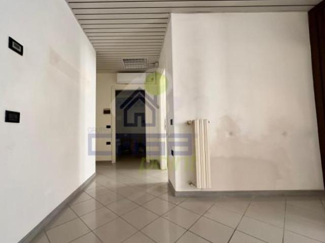 Locale Commerciale in vendita a Pizzighettone, Lombardia