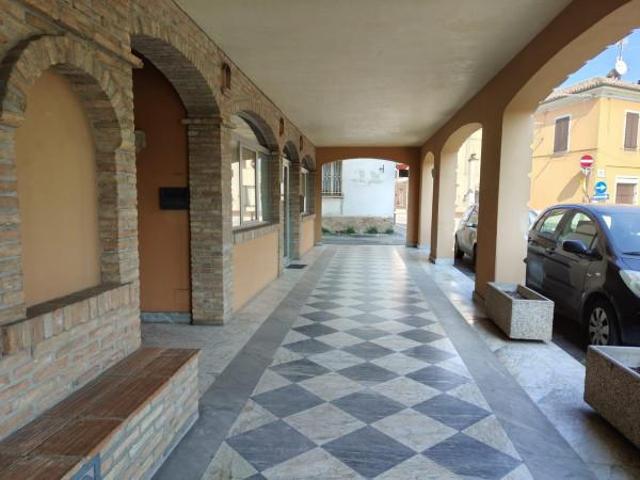 Locale Commerciale in vendita a Rivanazzano, Lombardia