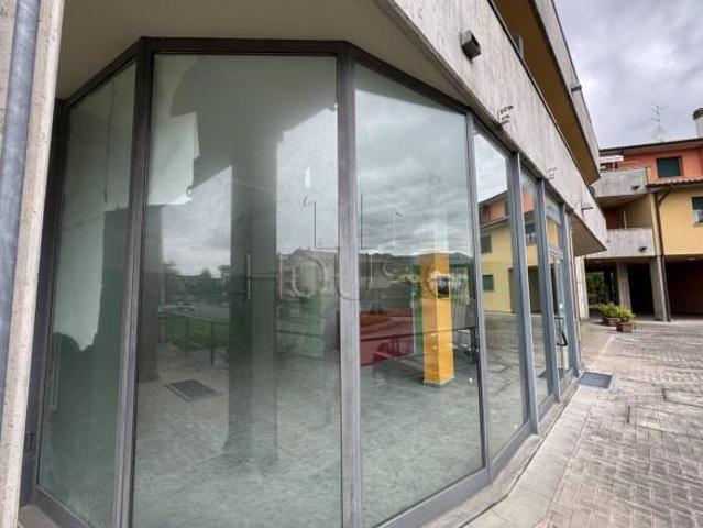 Locale Commerciale in vendita a Cospaia, San Giustino