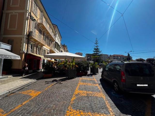 Locale Commerciale in vendita a San Remo, Liguria