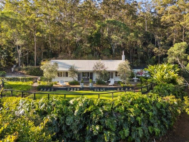 Cottage for sale in Brookfield, City of Brisbane