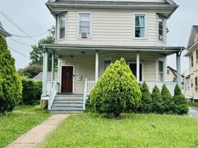 House for sale in Englewood