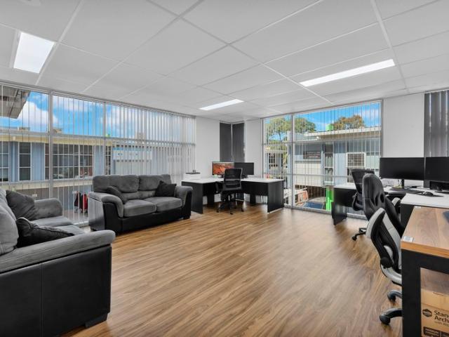Warehouse for sale in Kings Creek, Queensland
