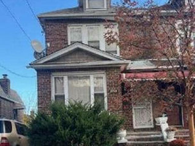 House for sale in The Bronx, Arverne