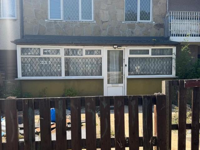 House for rent in Holmewood, West Yorkshire