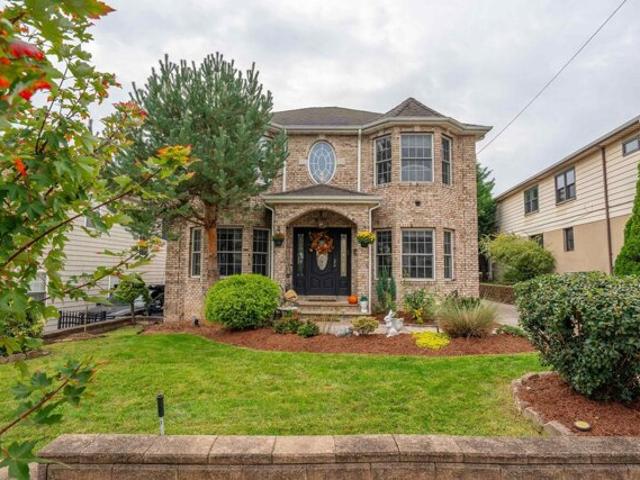 House for sale in Lyndhurst, Bergen County
