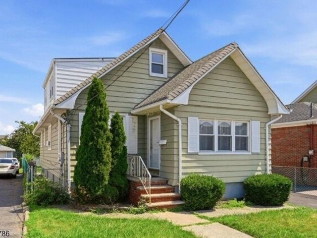 House for sale in Lyndhurst, New Jersey