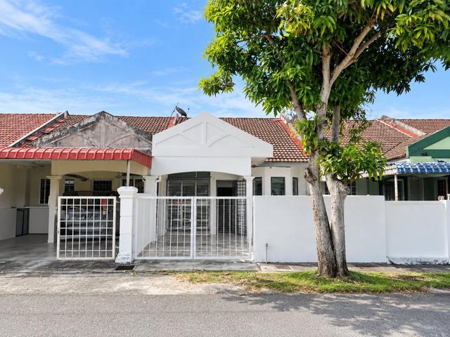 Terraced House for sale in Malaka
