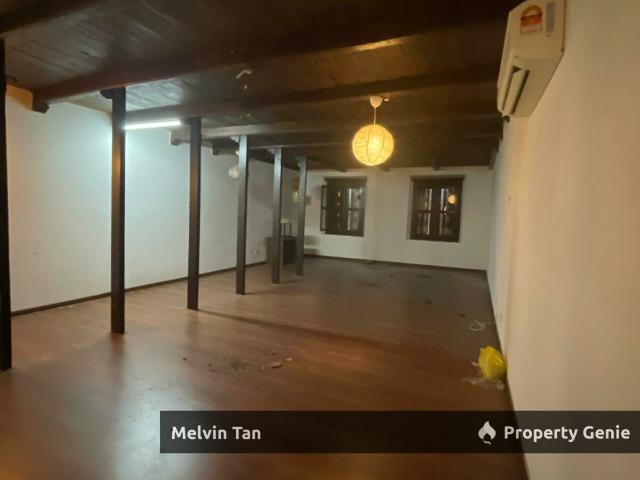 Shop for sale in Malaka